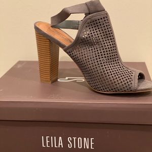 Peep toe block heel shoe (Never Worn)